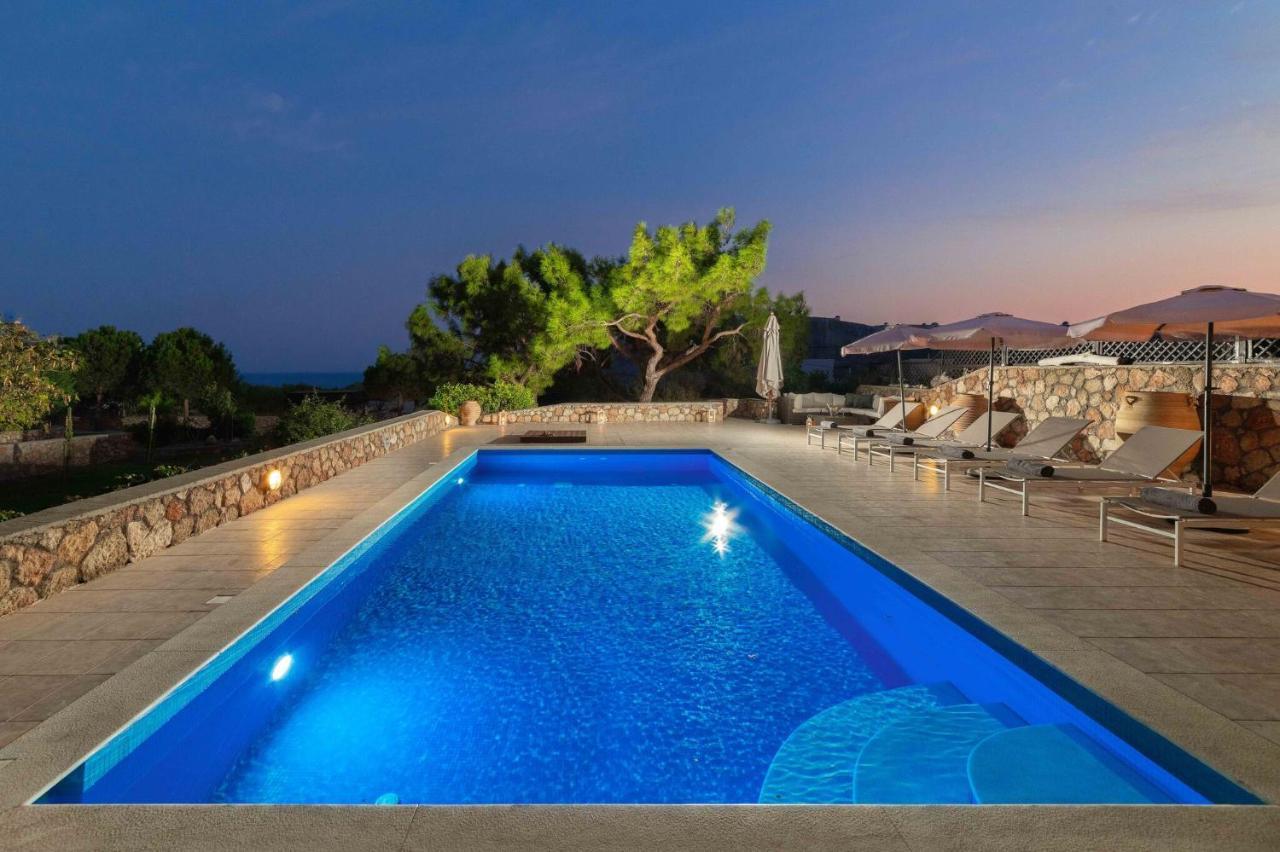 Amara With Private Pool And Hot Tub