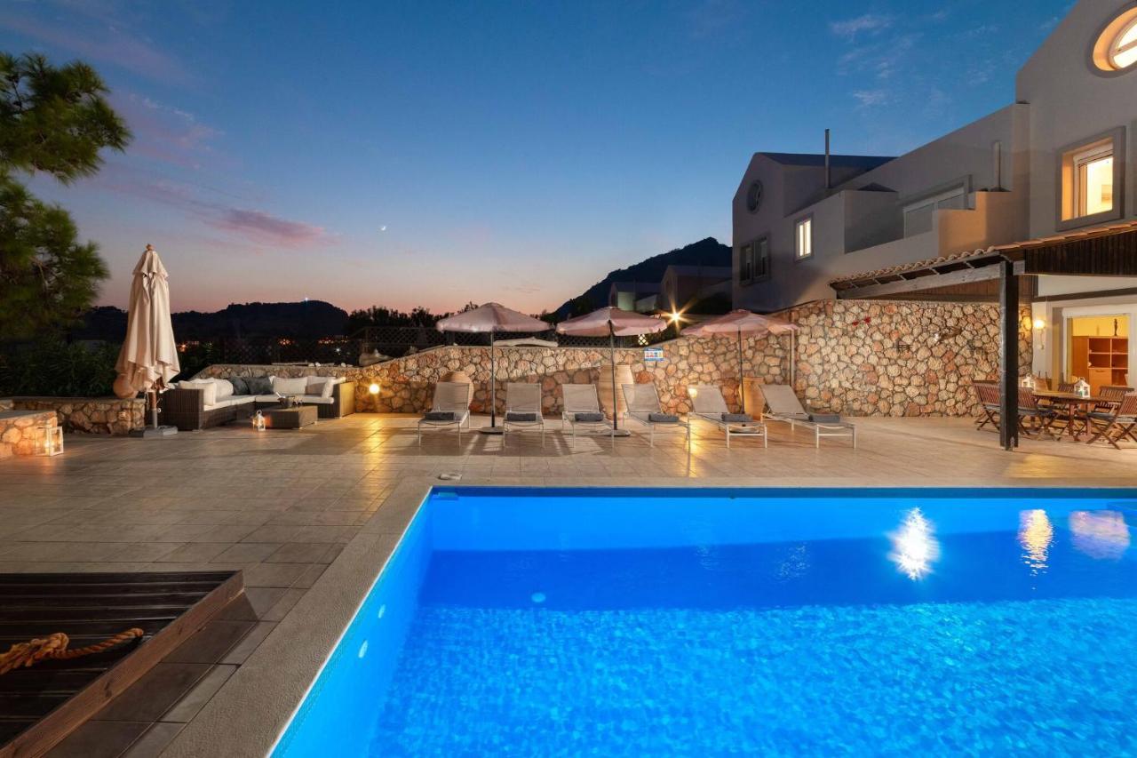 Amara With Private Pool And Hot Tub
